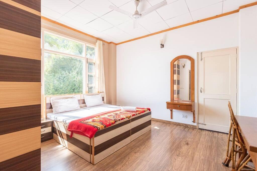 Kasauli Edge Apt With Balcony Zewnętrze zdjęcie